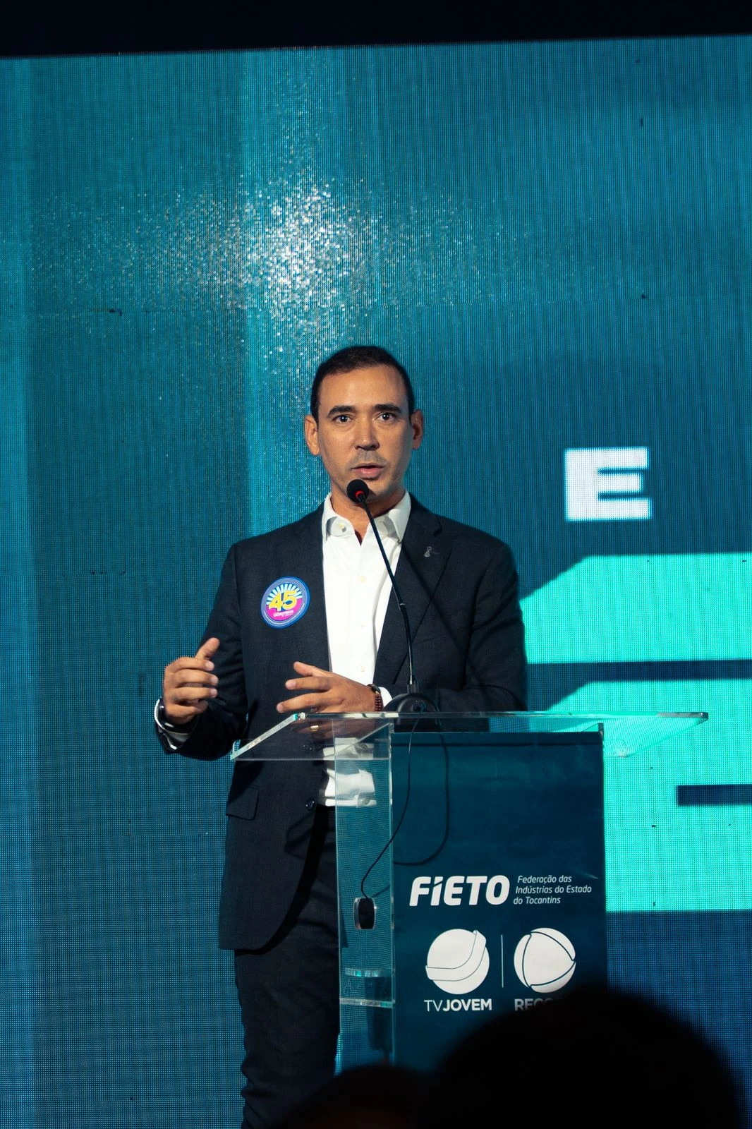 Em debate promovido pelo FIETO e TV Record, Vicentinho se compromete em romper com a burocracia e o continuísmo