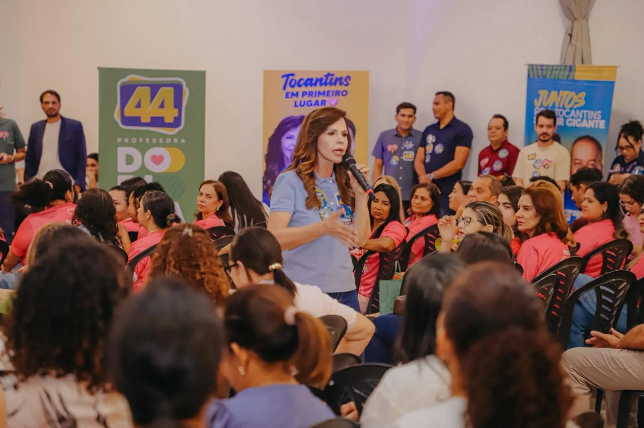Mulheres lideram ato em apoio à Professora Dorinha em Palmas; candidata fala de ampliar benefícios sociais e política pública para idosos