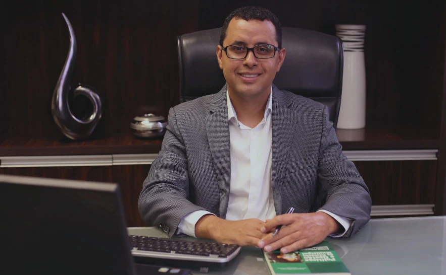 Eduardo Siqueira Campos nomeia Robson Vila Nova como novo secretário de Educação de Palmas