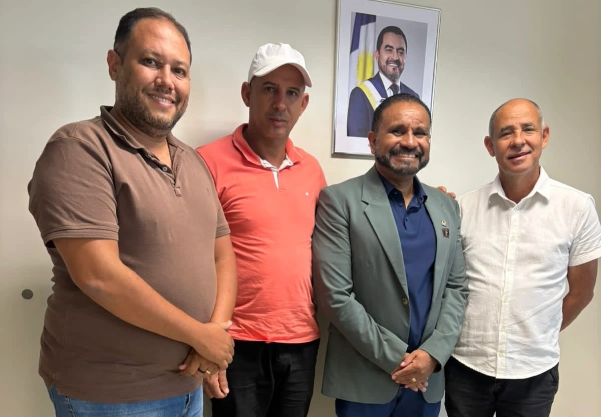 Prefeito Júlio César visita Secretaria de Igualdade Racial visando a promoção de ações de combate ao racismo