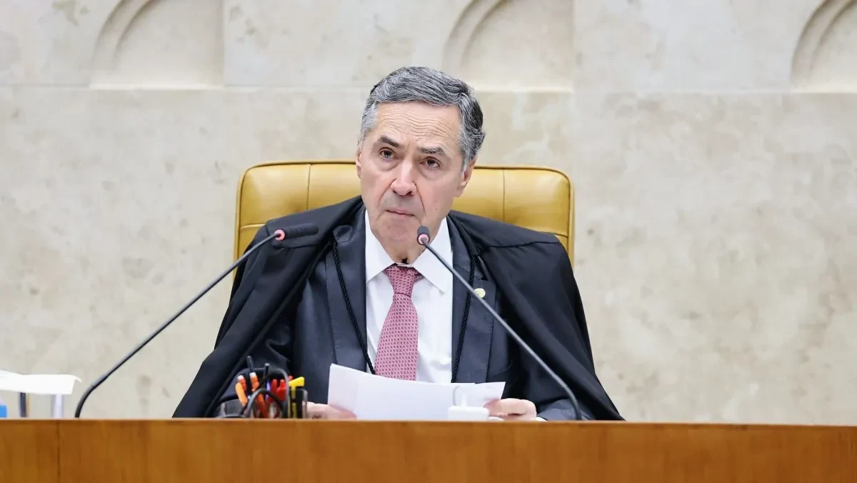 Barroso defende independência do Judiciário e homenageia Alexandre de Moraes em primeira sessão do semestre