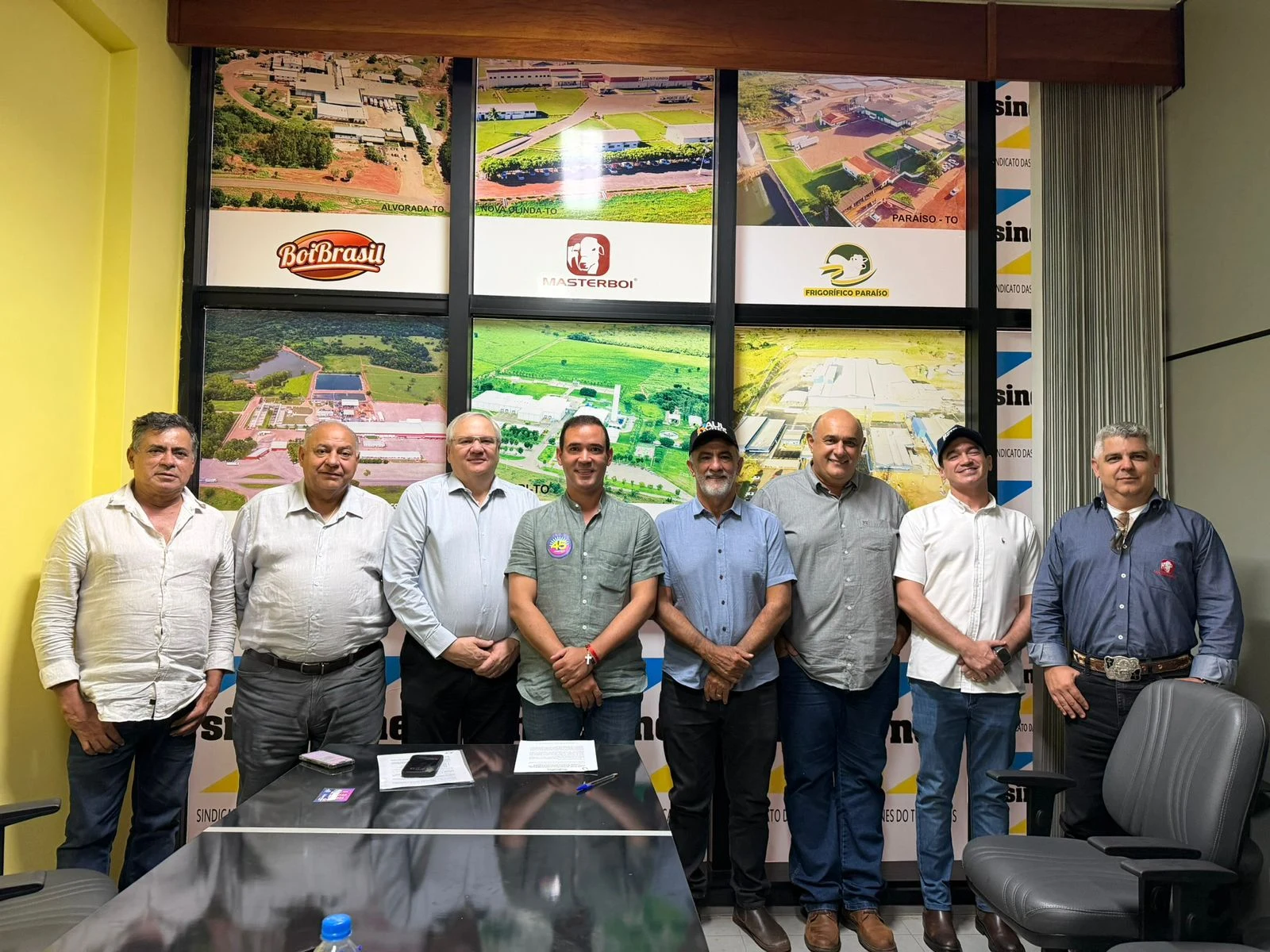 Vicentinho recebe propostas do Sindicarnes e defende industrializar no Tocantins o que o Estado produz