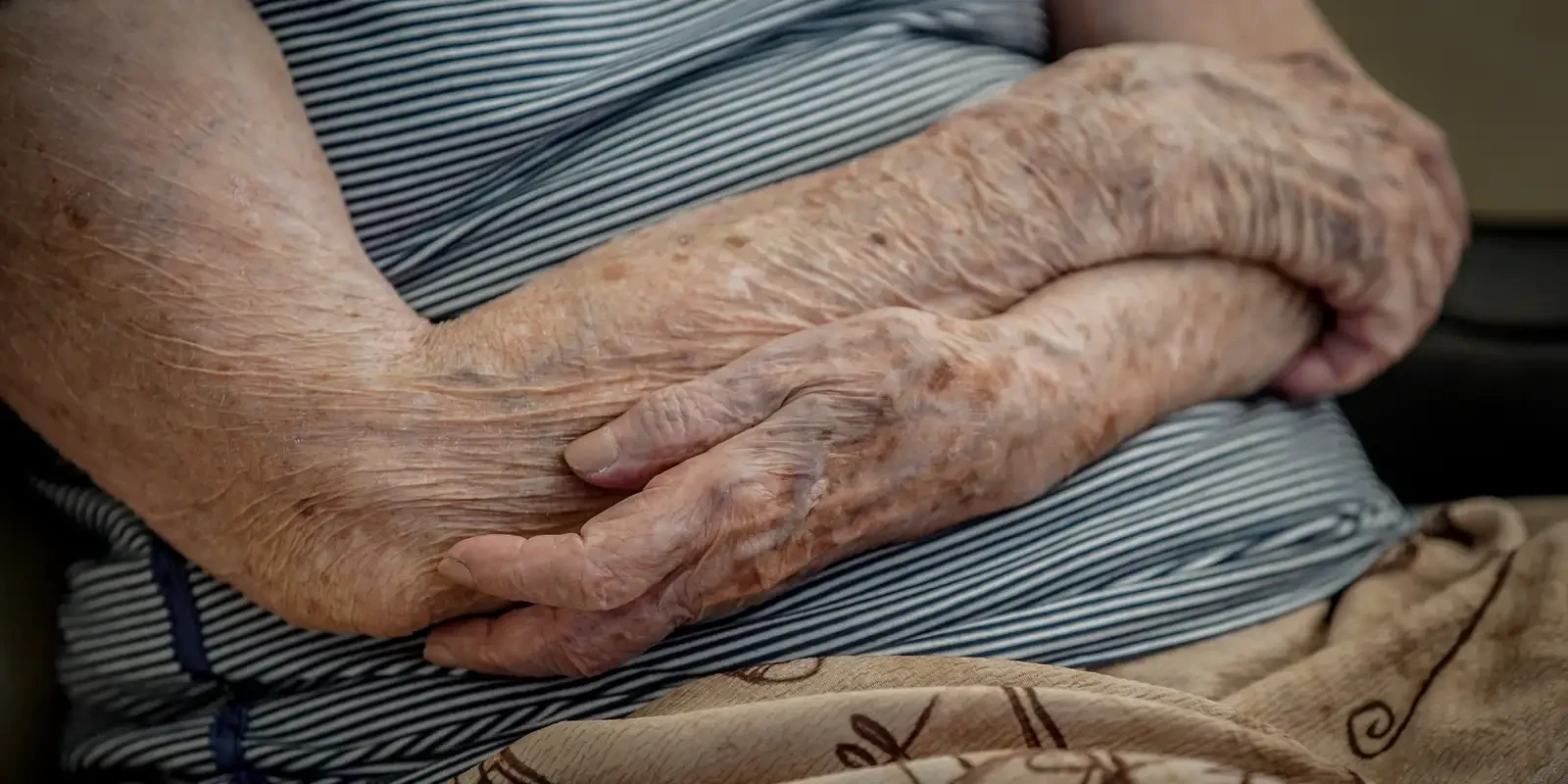 Número de lares com idosos em insegurança alimentar cai 300 mil em dois anos, aponta IBGE