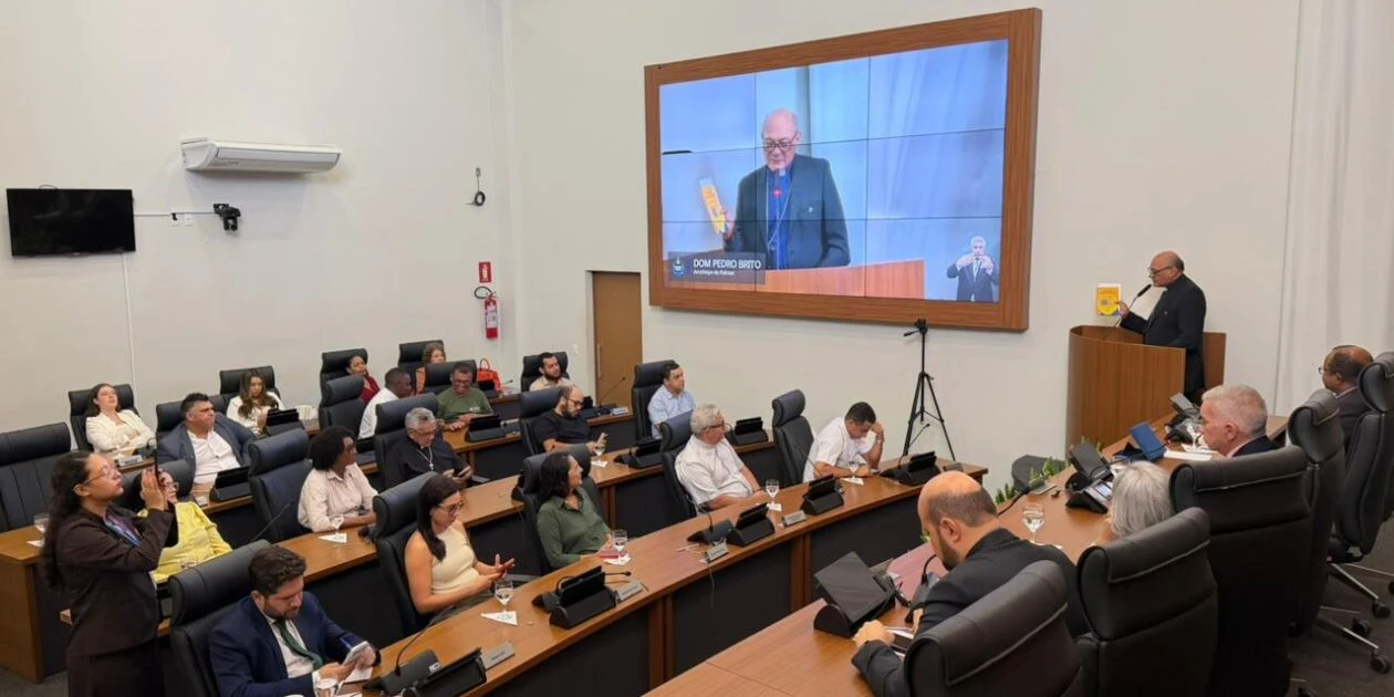 Câmara de Palmas homenageia os 30 anos da Arquidiocese em sessão solene