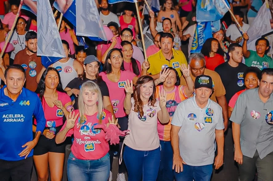 Dorinha se compromete com melhorias em Arraias durante caminhada