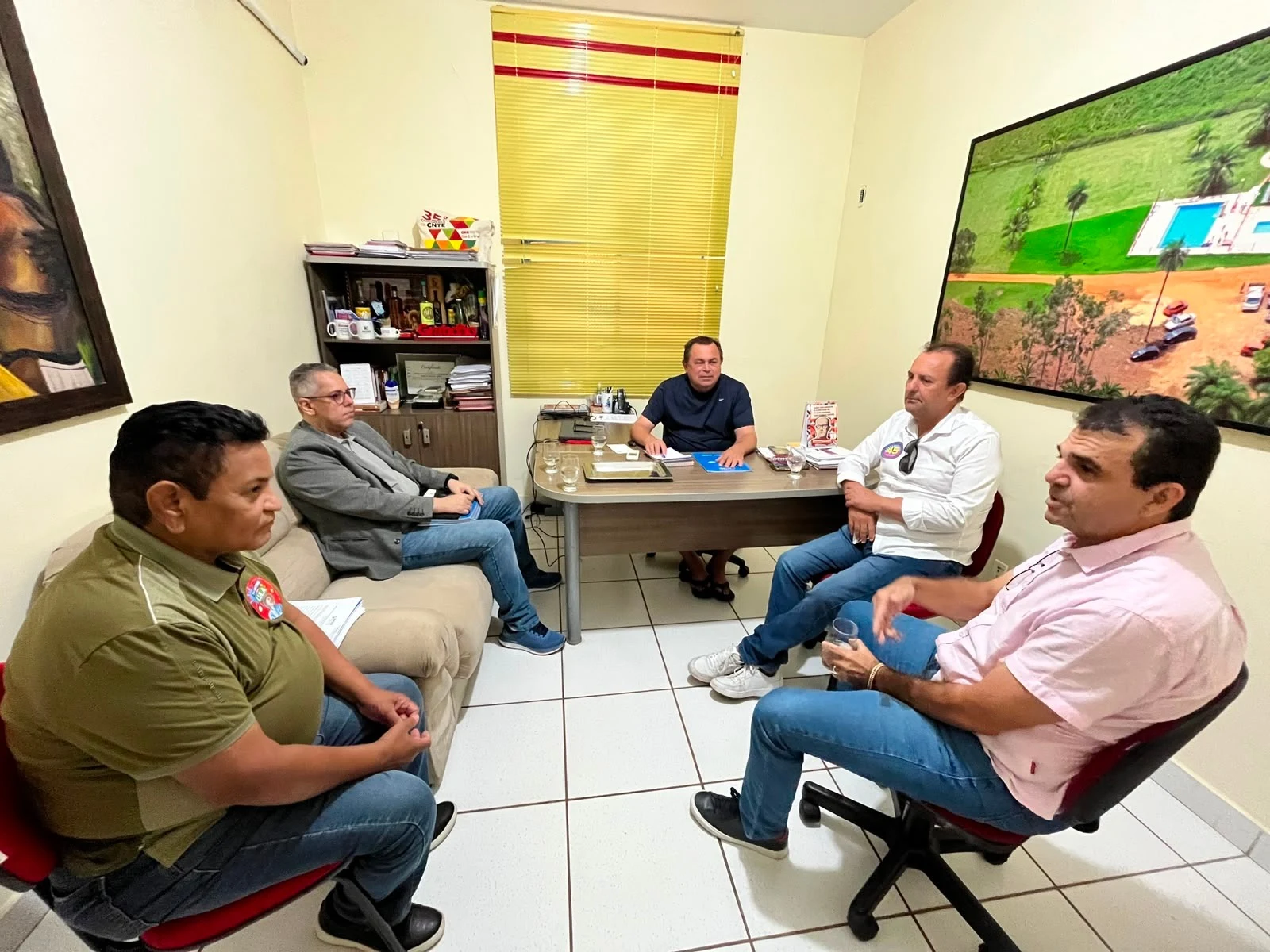 Coordenação da campanha de Vicentinho recebe demandas do Sintet e debate projeto de Estado para a educação