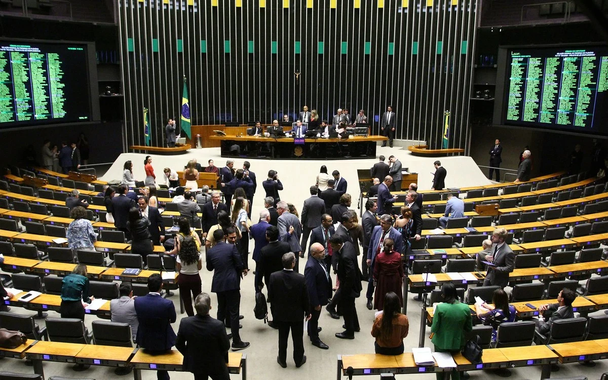 Políticos de carreira dominam bancada recorde do PL, que inclui ex-filiados de esquerda