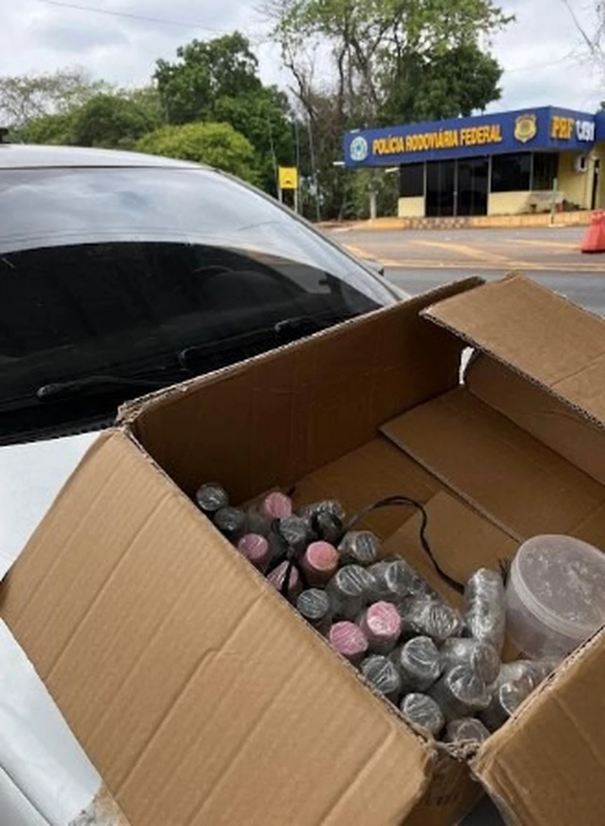 PRF apreende 43,2 kg de material análogo a mercúrio em painel de veículo em Araguaína