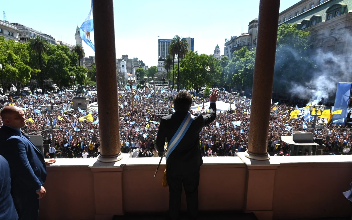 Argentina no debate: inflação recua, mas pobreza e desemprego sobem sob Milei