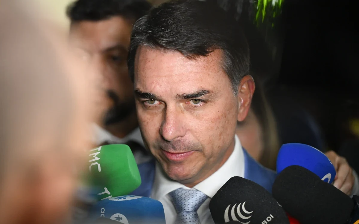 Aos Fatos mapeia 43 declarações enganosas de Flávio sobre Vorcaro e Banco Master
