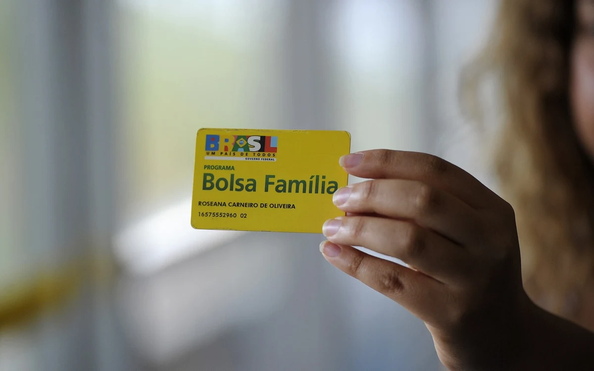 Governo nega cortes no Bolsa Família e no Gás do Povo e recuo sobre escala 6x1