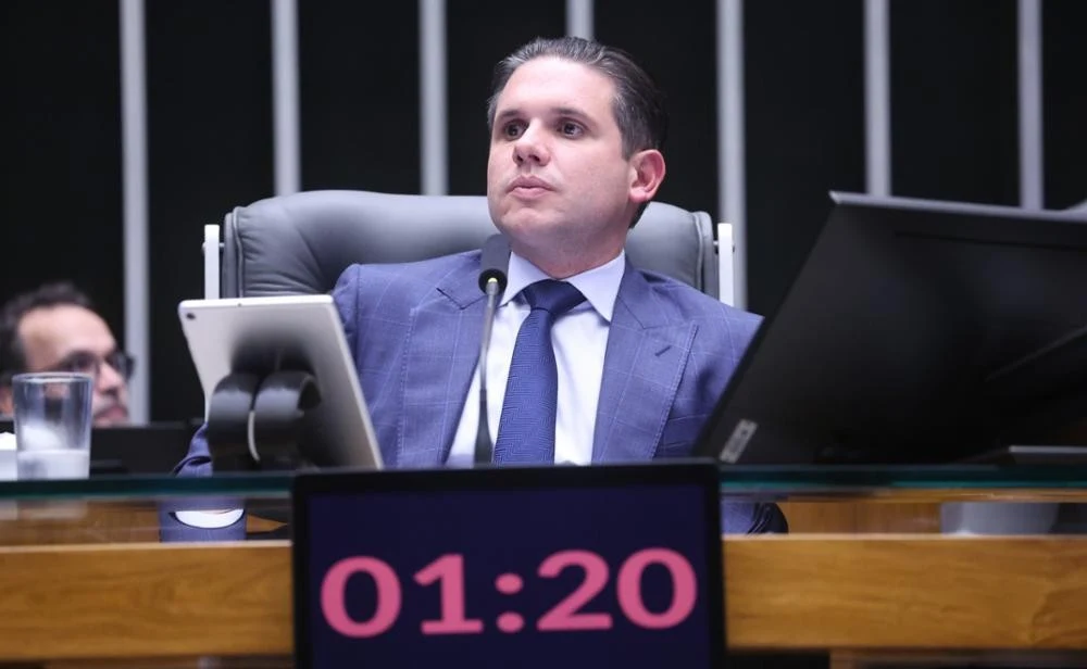 Motta articula regras para propaganda digital e voto distrital misto após avanço do PL
