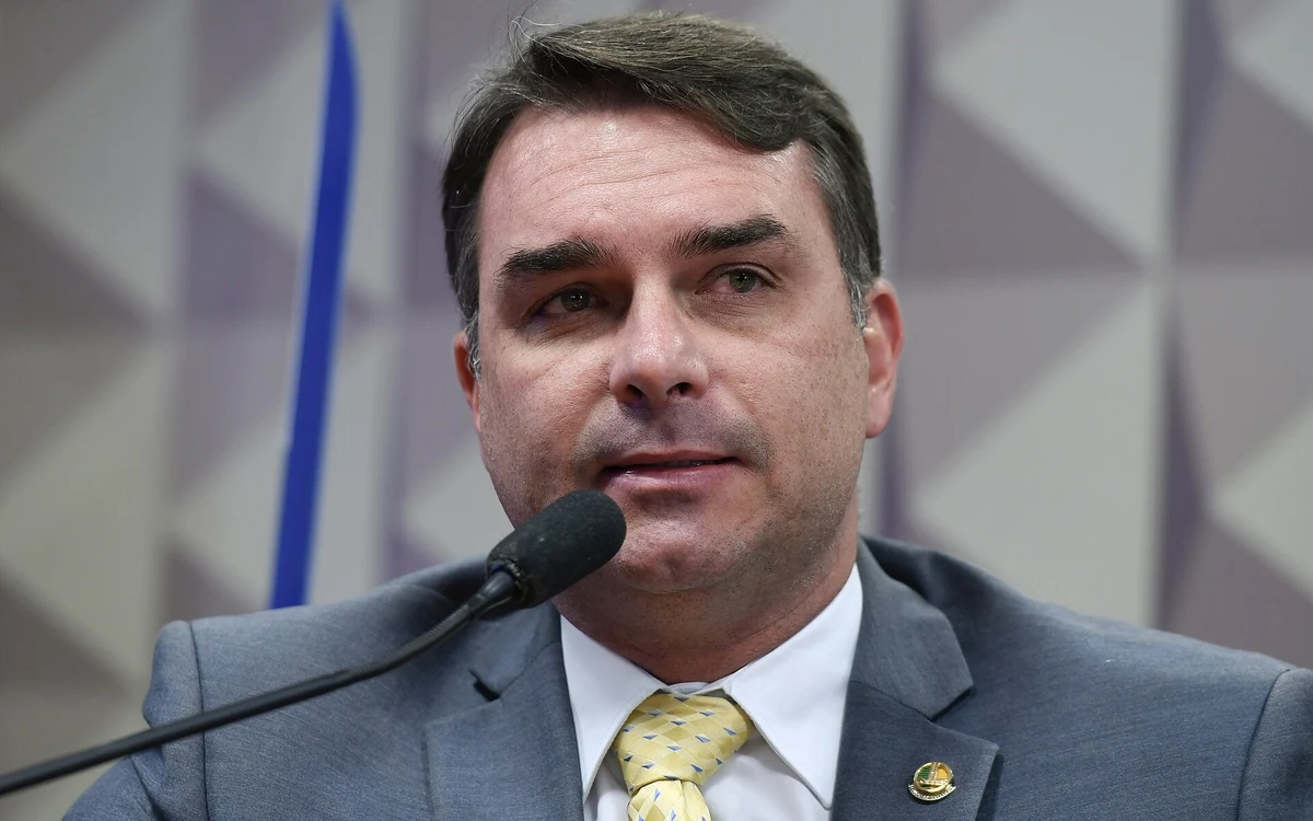 Flávio Bolsonaro promete acabar com o que chama de "entraves ambientais" no Pará