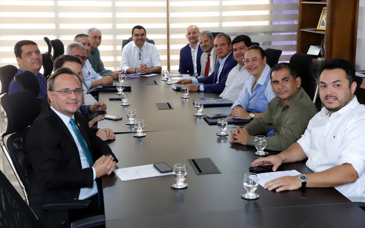 Wanderlei reúne secretariado, fala em transição organizada com Vicentinho e anuncia decreto