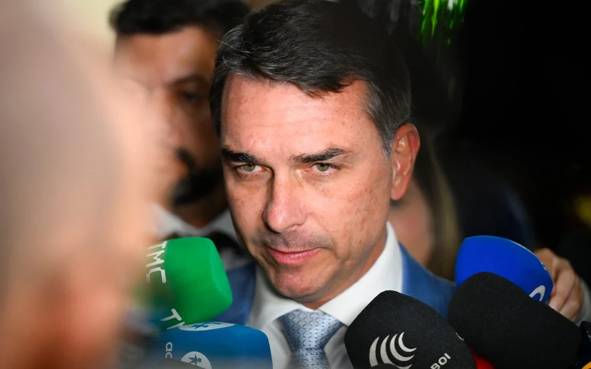 Porteiro é preso após panelaço contra Flávio em Maceió; advogado questiona ação policial