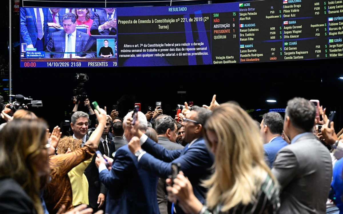 Senado aprova o fim da escala 6x1 por 75 a 1; Mourão, ex-vice de Bolsonaro, foi o único voto contra